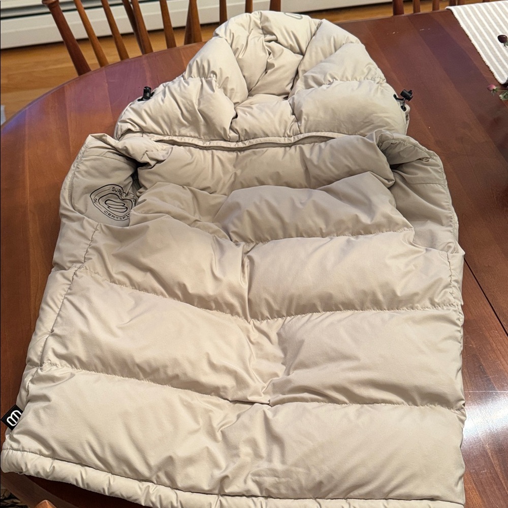 Aritzia Cream Puffer Vest - Picture 3 of 3
